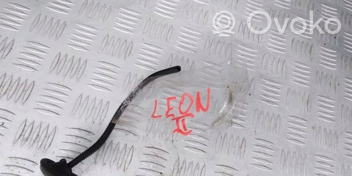 Seat Leon (1P) Распылитель (распылители) оконной жидкости лобового стекла 