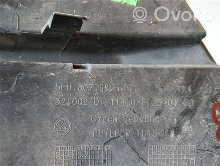 Skoda Octavia Mk3 (5E) Grille antibrouillard avant 5E0807682