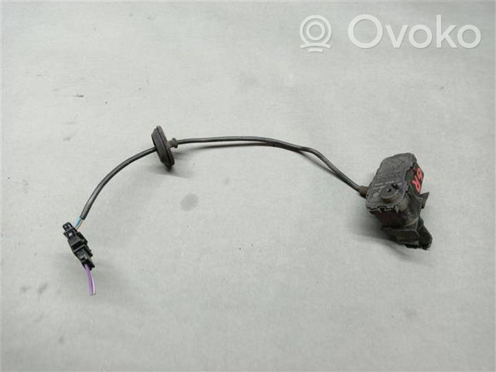 Volkswagen Polo V 6R Verrouillage du bouchon du réservoir de carburant 6R0810773B