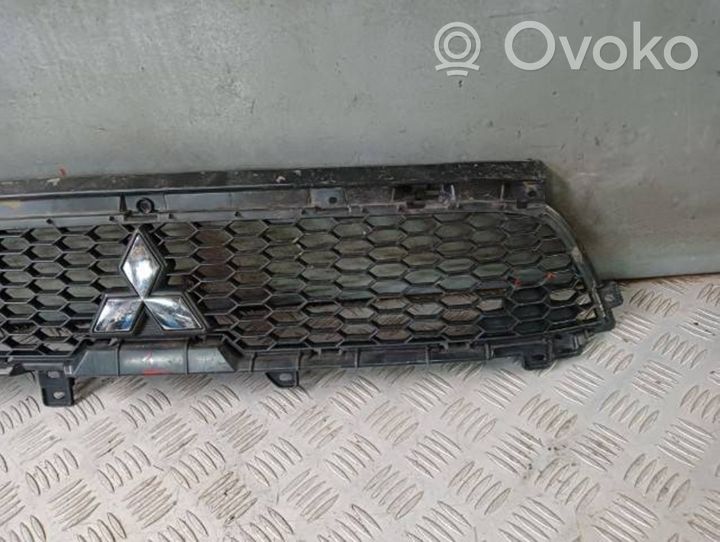 Mitsubishi Outlander Front bumper upper radiator grill 6402A198