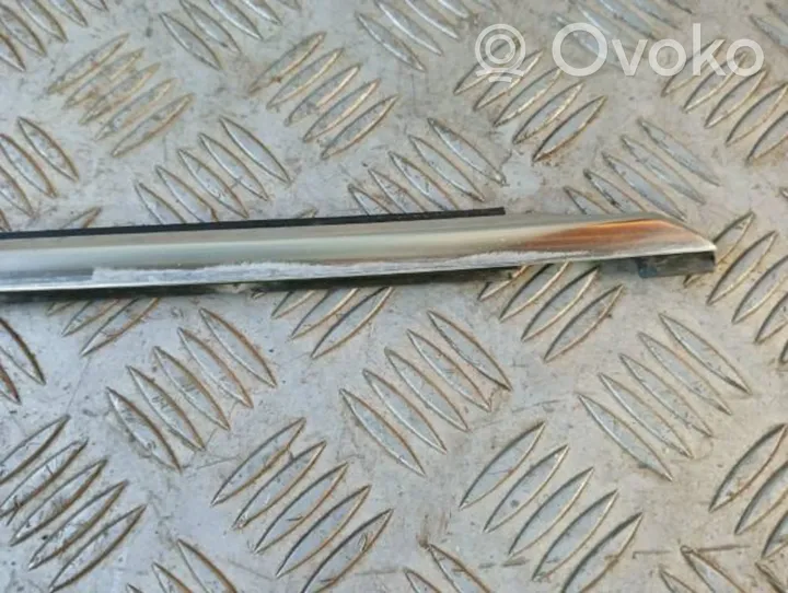 Audi A5 8T 8F Moulure de vitre de la porte avant 8T0853284C