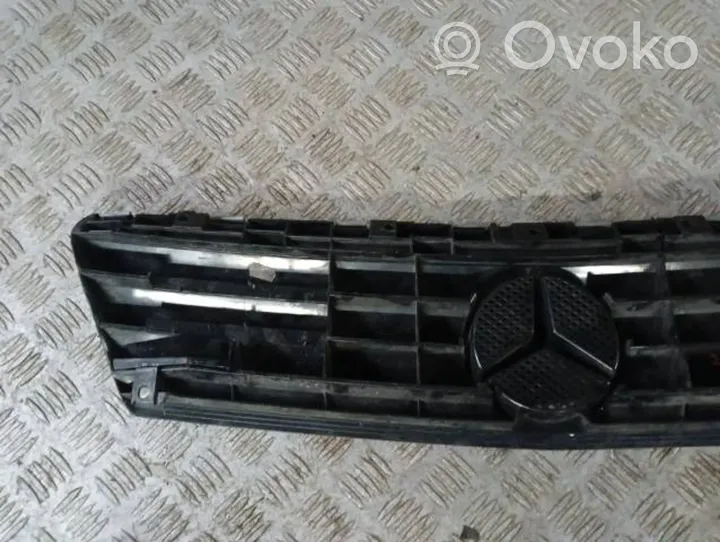 Mercedes-Benz A W168 Grille calandre supérieure de pare-chocs avant 1688801483