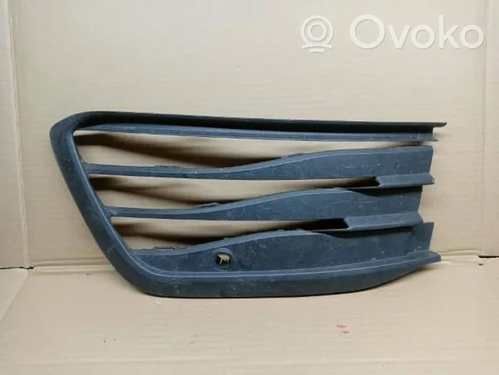 Volkswagen Golf VIII Grille inférieure de pare-chocs avant 5H0853665J