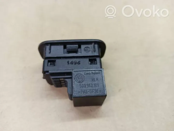 Volkswagen Golf VII Interruptor de la alarma 5G0962109