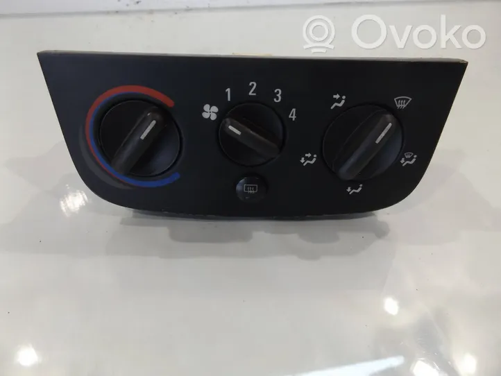 Opel Corsa C Climate control unit 