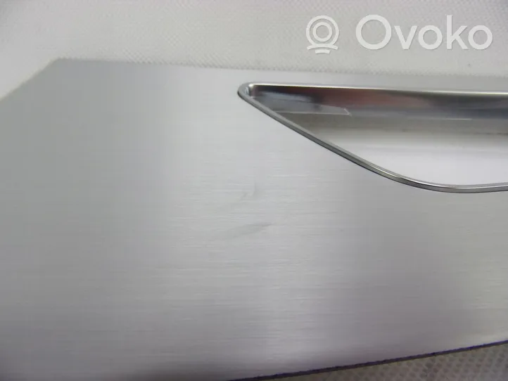 Audi Q8 Altro elemento di rivestimento della portiera posteriore 4M8867450