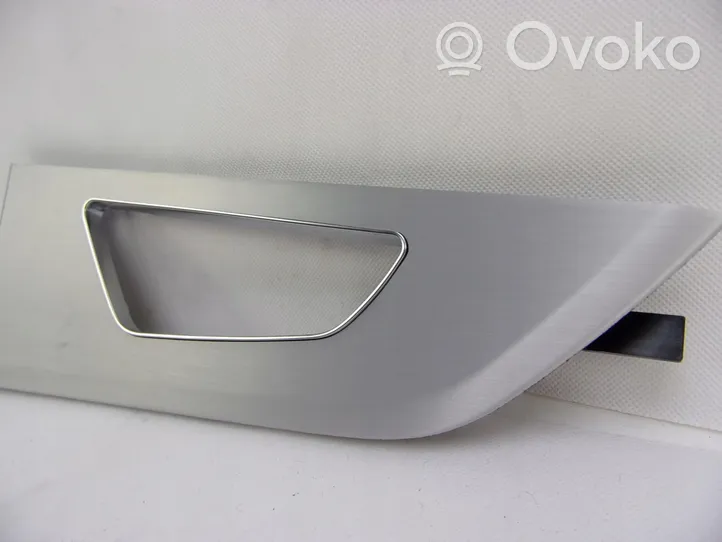 Audi Q8 Muu takaoven verhoiluelementti 4M8867450