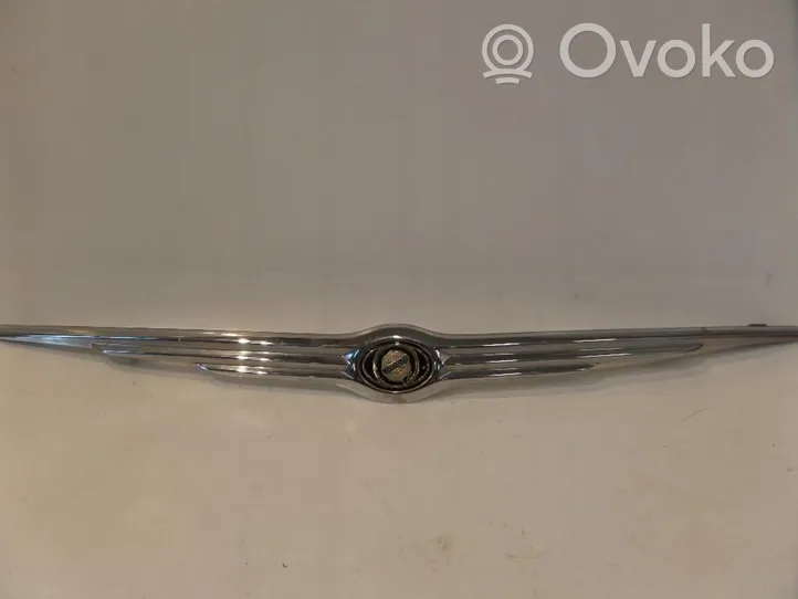 Chrysler Voyager Manufacturer badge logo/emblem 