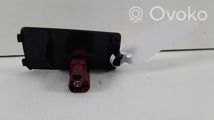 Volvo V60 Gniazdo / Złącze USB 31438295