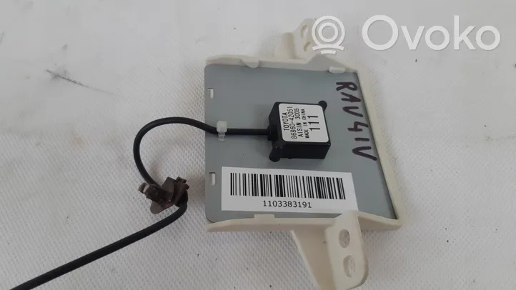 Toyota RAV 4 (XA40) Antena GPS 