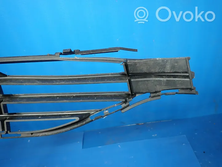 Volvo V40 Grille inférieure de pare-chocs avant 31353311