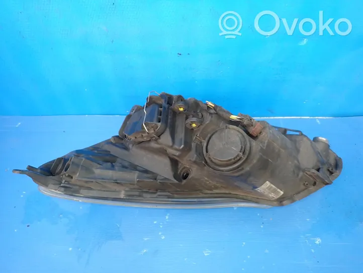 Opel Corsa D Lampa przednia 13446800