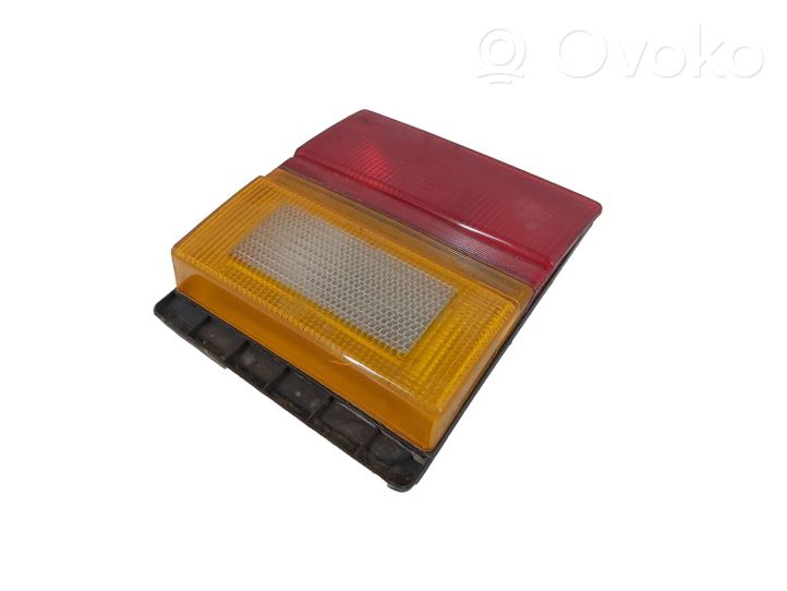 Audi 100 S4 C4 Lampy tylnej klapy bagażnika 443945225