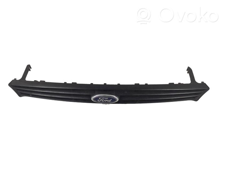 Ford Focus Maskownica / Grill / Atrapa górna chłodnicy 98AB8200A