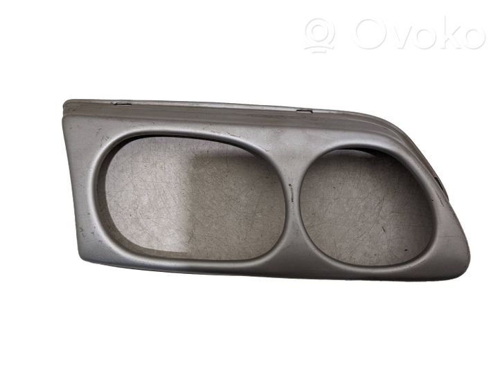 Mazda 626 Moulure sous phares 