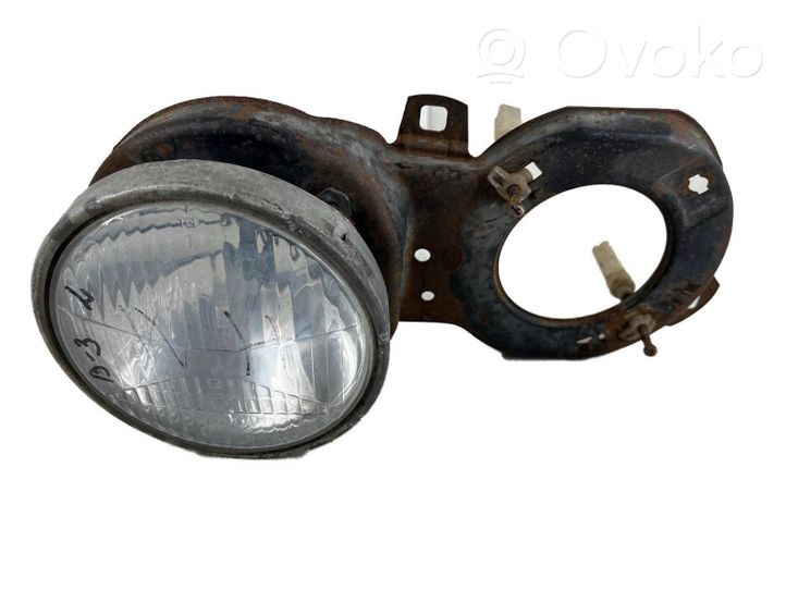 BMW 5 E28 Lampa przednia 311110480