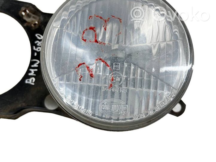 BMW 5 E28 Lampa przednia 310110480