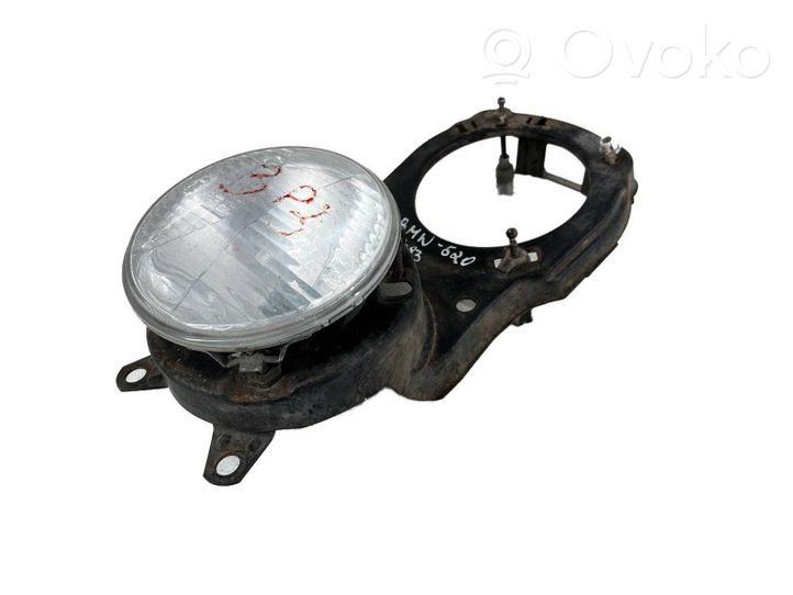 BMW 5 E28 Lampa przednia 310110480