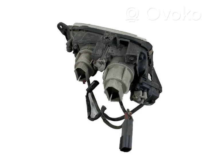 Mazda 323 F Faro/fanale 11061708