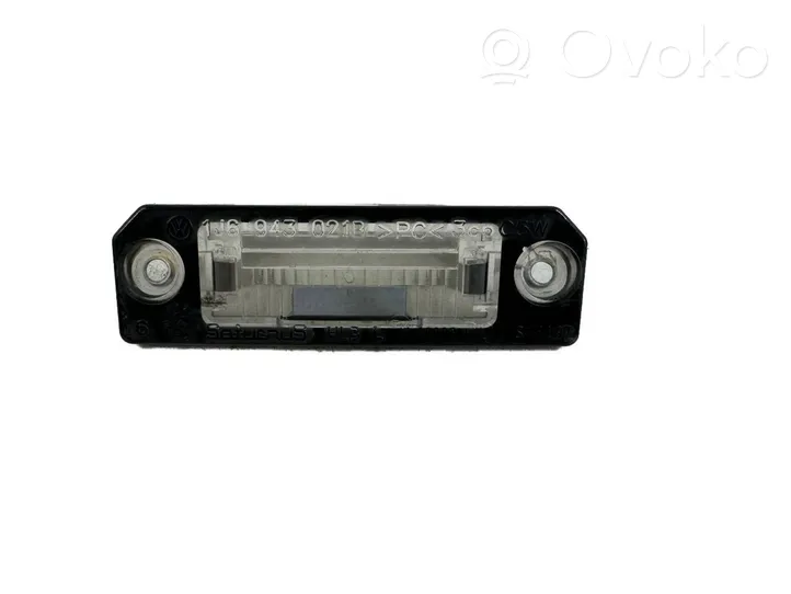 Audi A6 S6 C5 4B Lampa oświetlenia tylnej tablicy rejestracyjnej 1J6943021B