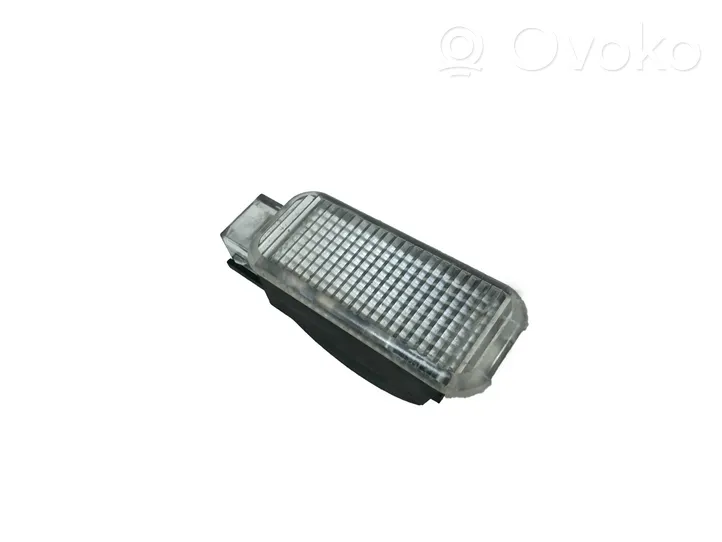 Volkswagen PASSAT B5.5 Luce interna per portiera posteriore 3B0947415B