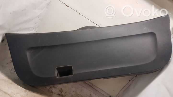 Toyota Prius (XW20) Protector del borde del maletero/compartimento de carga 6775047010