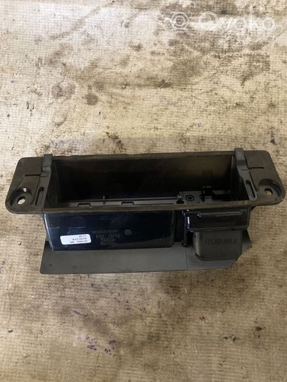 Volkswagen Touran I Tailgate opening switch 1J3827574B