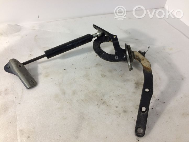 Volvo V70 Loading door upper hinge 8643157