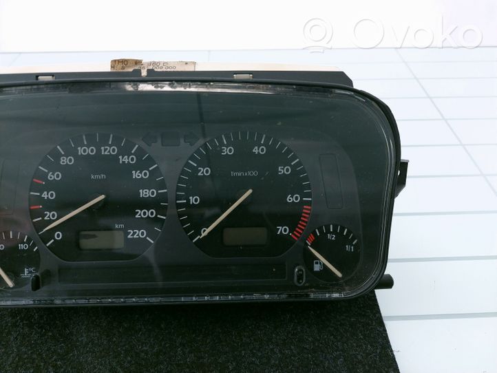 Volkswagen Golf III Compteur de vitesse tableau de bord 351009000