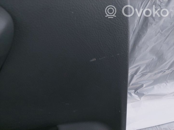 Toyota Avensis T250 Moldura del tarjetero de la puerta trasera 