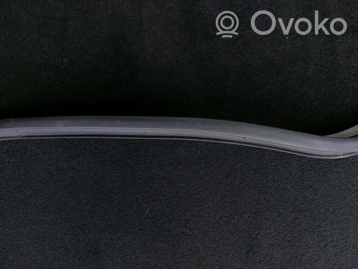 Opel Astra H Front door rubber seal 