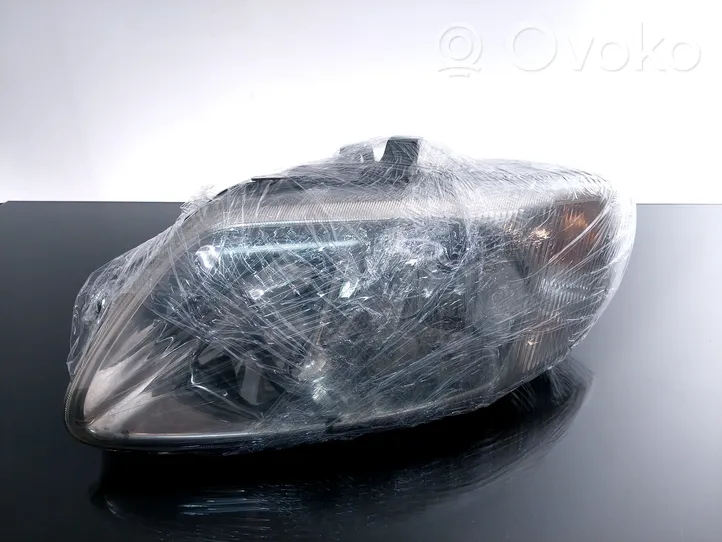 Chrysler Voyager Lampa przednia 5870100000