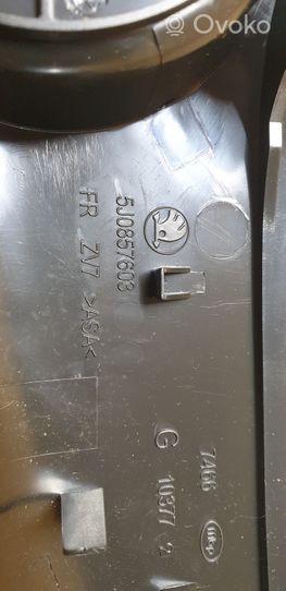Skoda Fabia Mk2 (5J) Element lusterka bocznego drzwi przednich 5J0857603