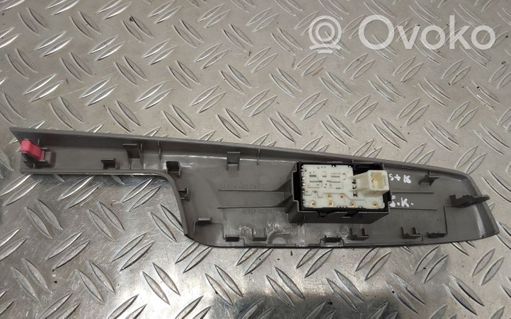 Toyota Prius+ (ZVW40) Ramka przycisku otwierania szyby drzwi tylnych 7427247070