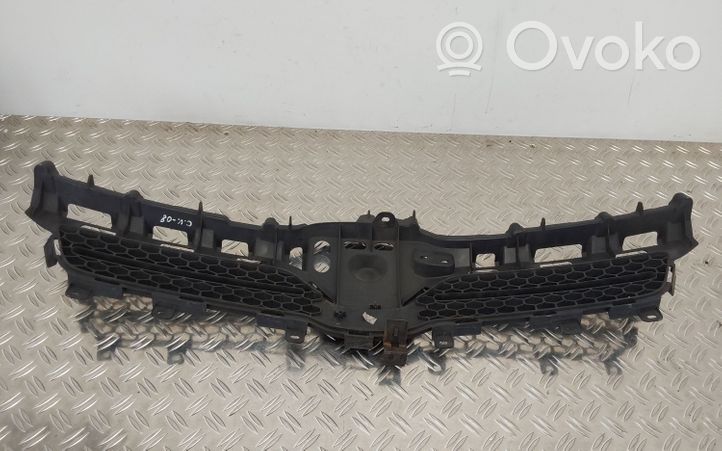 Toyota Corolla Verso AR10 Grille calandre supérieure de pare-chocs avant 531110F030