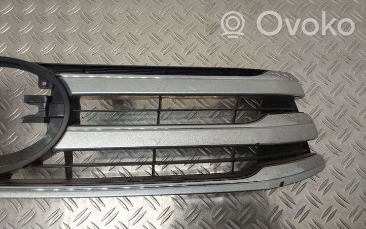 Toyota Hilux (AN120, AN130) Grille calandre supérieure de pare-chocs avant 