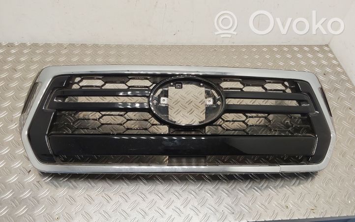 Toyota Hilux (AN120, AN130) Grille calandre supérieure de pare-chocs avant 53111YP100