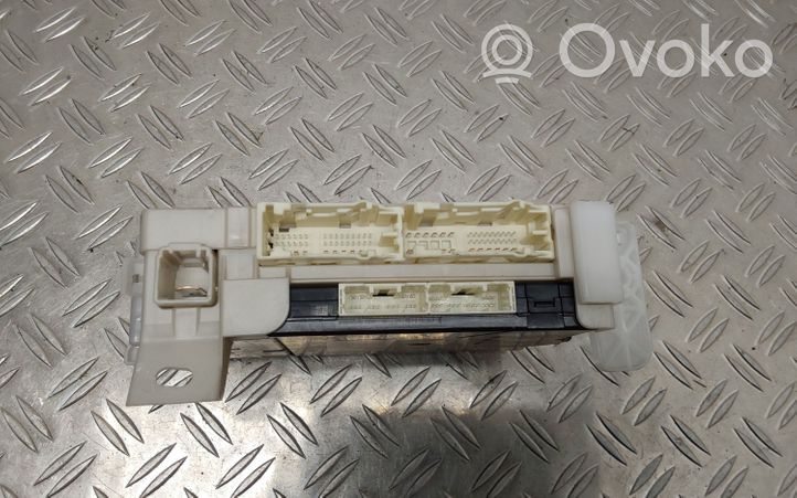 Toyota Yaris Module de fusibles 892210D870