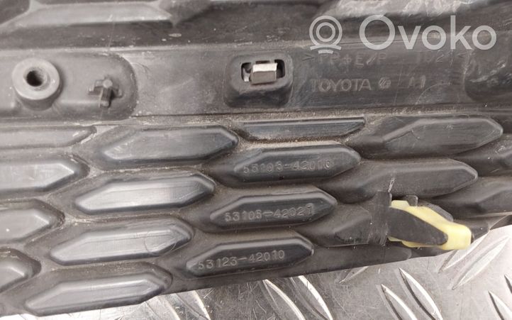 Toyota RAV 4 (XA40) Rejilla superior del radiador del parachoques delantero 5310642010