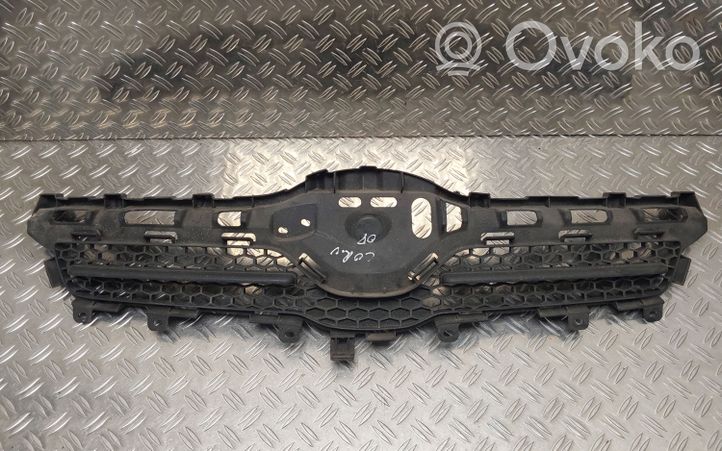 Toyota Corolla Verso AR10 Grille calandre supérieure de pare-chocs avant 531110F030