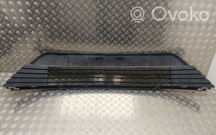 Toyota Avensis T270 Front bumper lower grill 5311205090