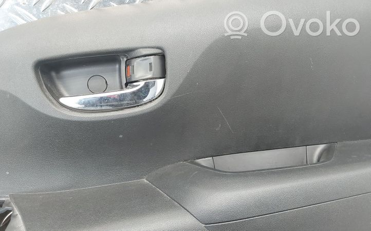 Toyota Aygo AB40 Boczki / Poszycie drzwi przednich 676100H180
