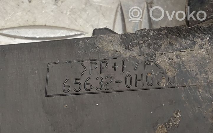 Toyota Aygo AB40 Отделка заднего порога кузова 656320H030