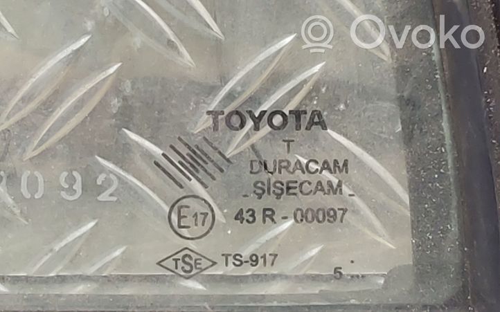 Toyota Corolla E120 E130 Szyba karoseryjna drzwi tylnych 43R00097