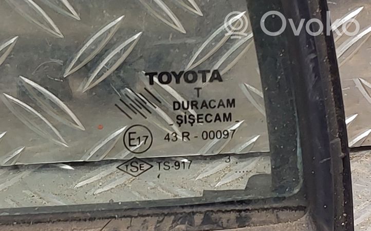 Toyota Corolla E120 E130 Маленькое стекло "A" задних дверей 43R00097