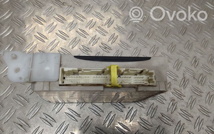 Toyota Yaris Module de fusibles 892210D470