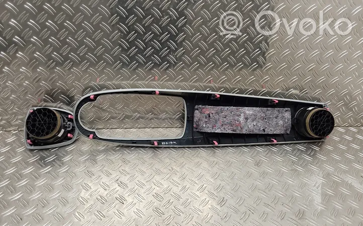 Toyota Yaris Rivestimento del pannello 554700D030