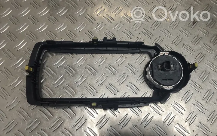 Toyota Yaris Cadre, panneau d'unité radio / GPS 864510D040