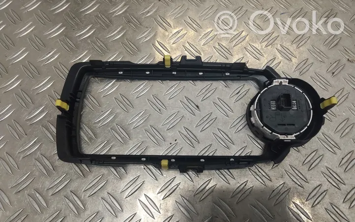 Toyota Yaris Radion/GPS-laitteen pääyksikön kehys 864510D030