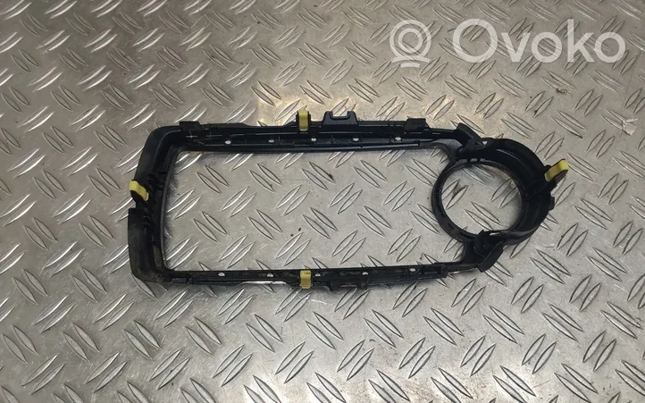 Toyota Yaris Mascherina unità principale autoradio/GPS 864510D030